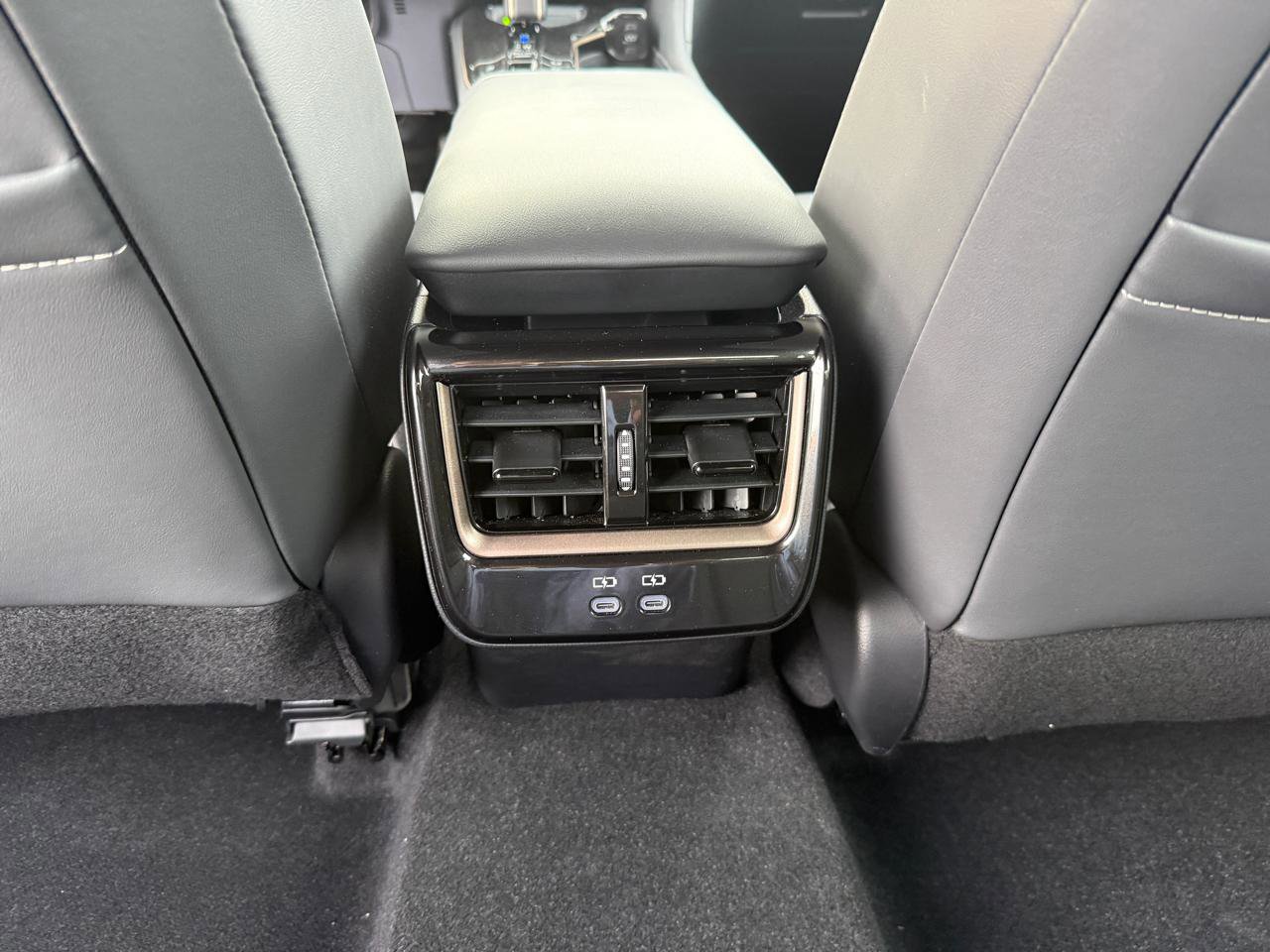 Used 2025 Toyota Crown XLE AWD/4WD image 15