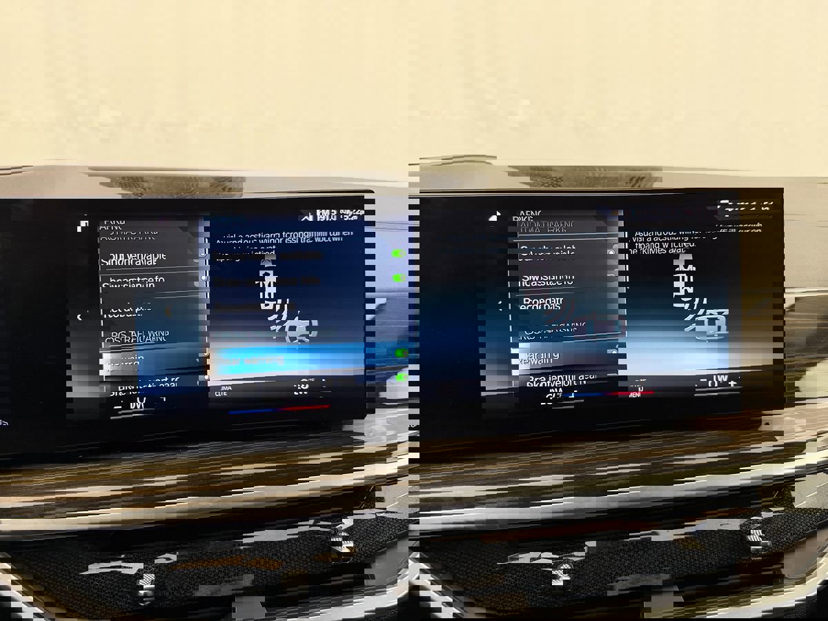 Used 2023 BMW X7 xDrive40i w/ Premium Package image 29