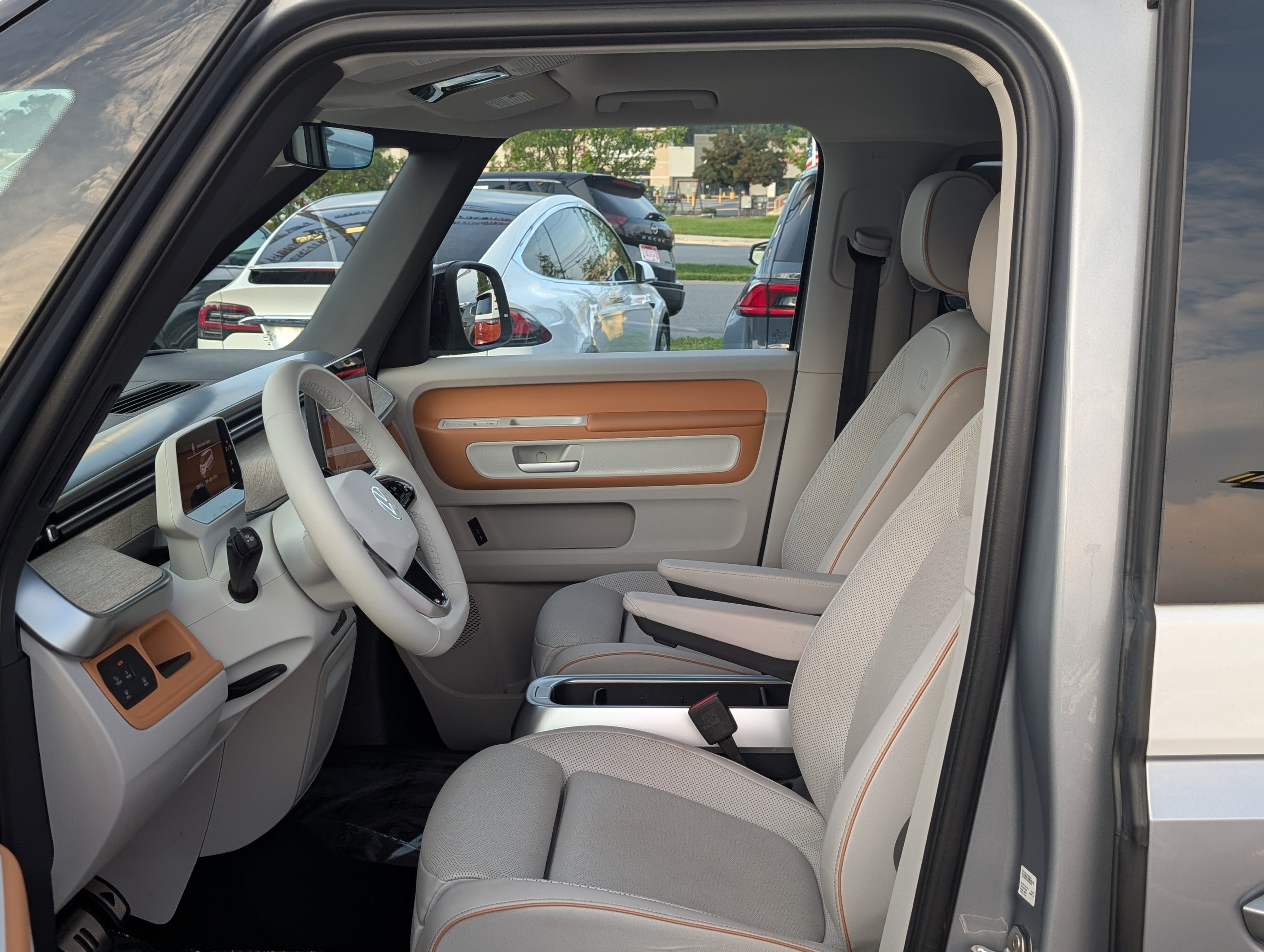 Used 2025 Volkswagen ID. Buzz 1st Edition AWD/4WD image 18