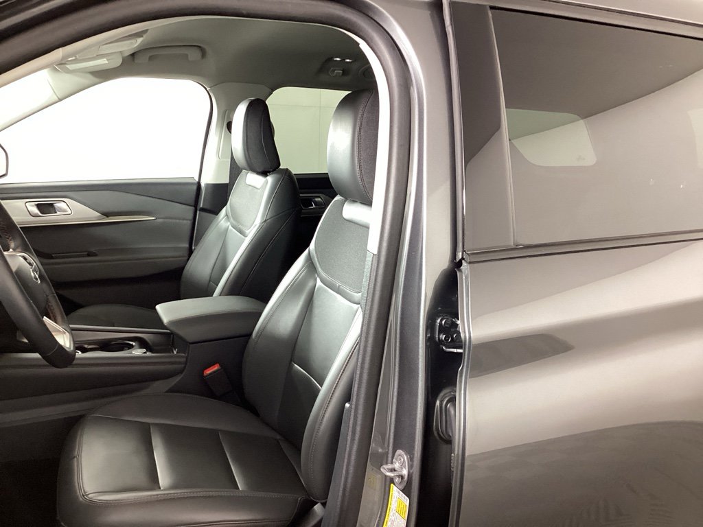 Used 2025 Ford Explorer Active w/ Active Comfort Package image 16