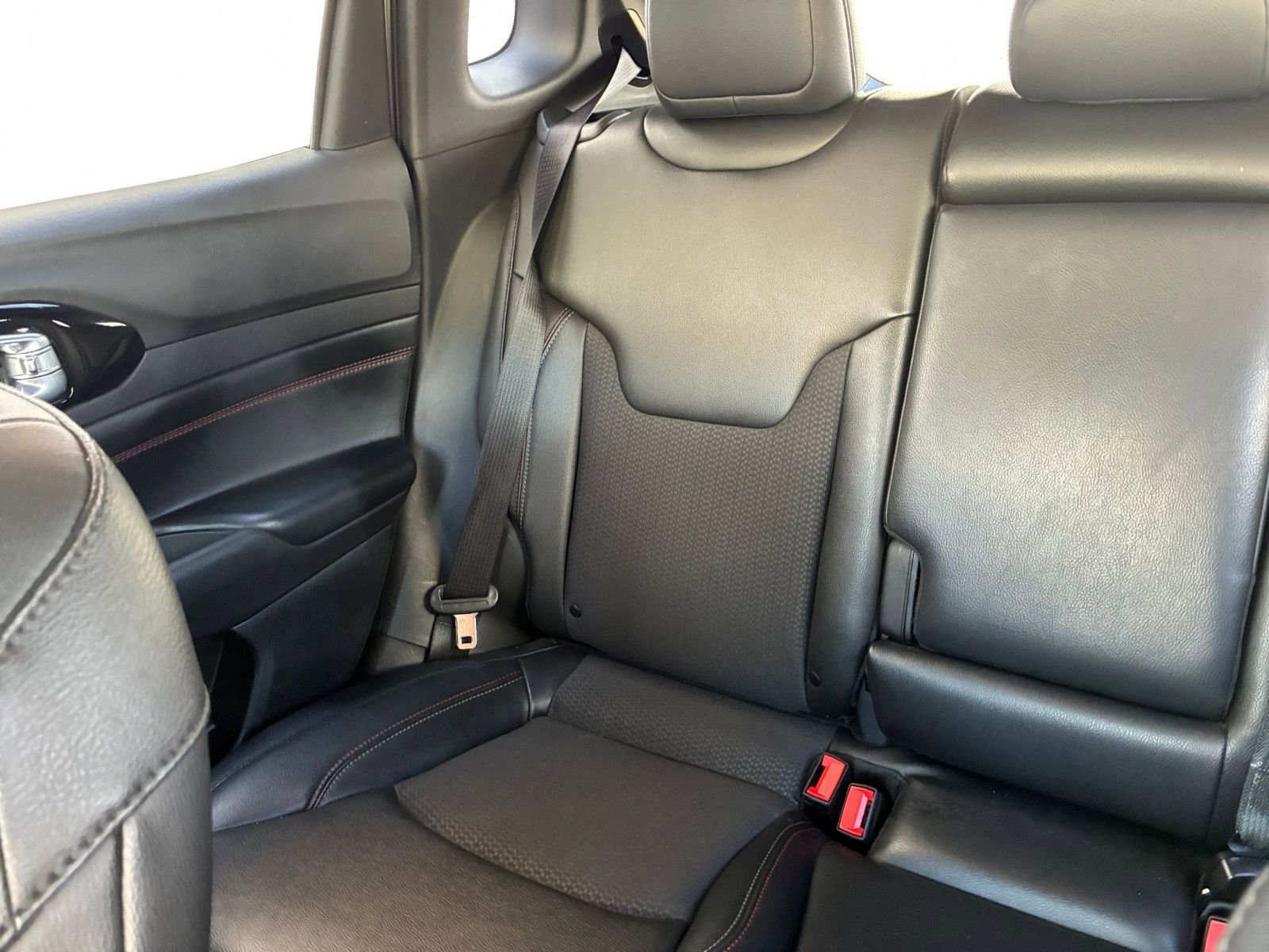 Used 2025 Jeep Compass Trailhawk image 38