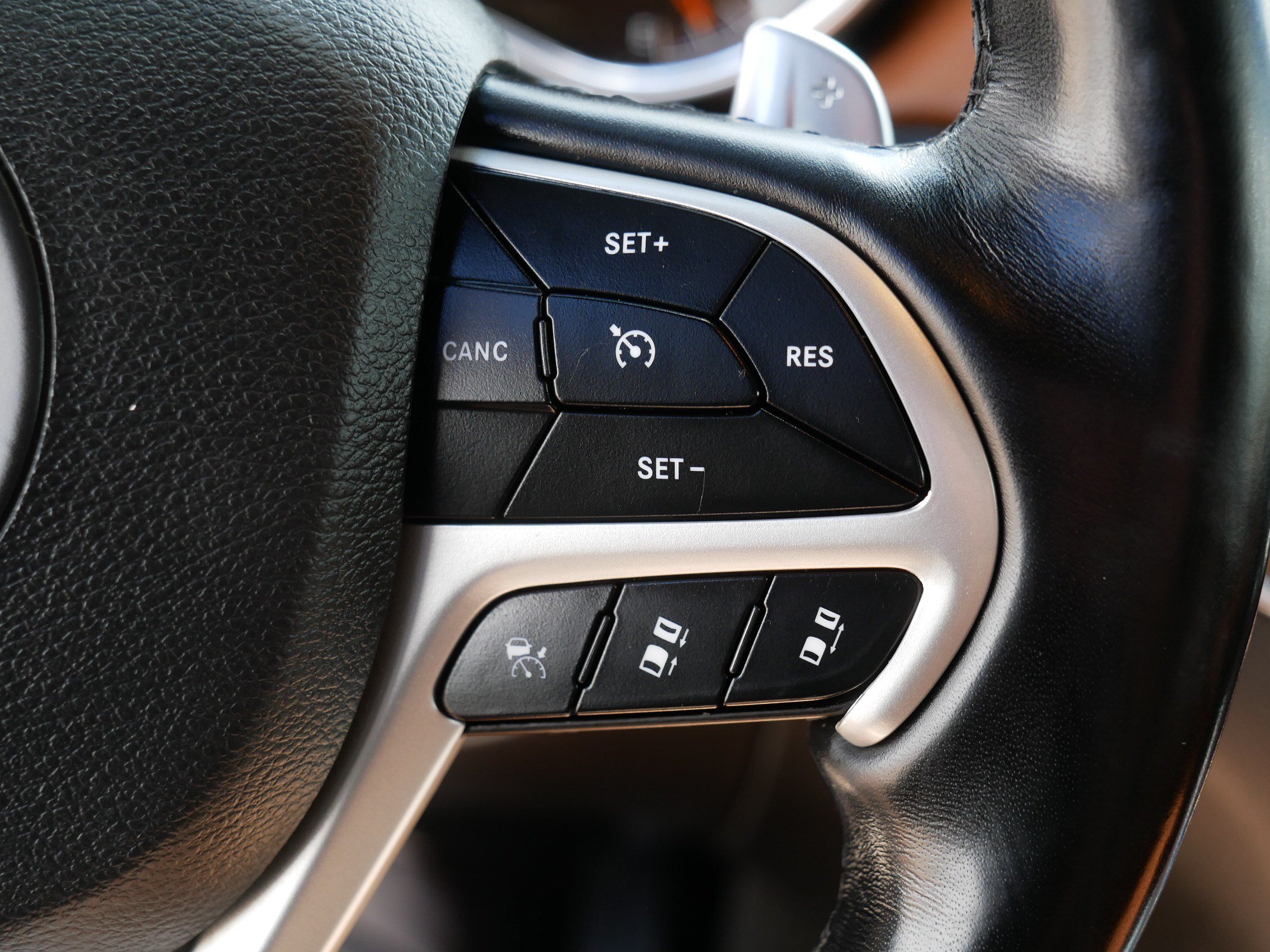 Used 2021 Jeep Grand Cherokee Summit AWD/4WD image 29