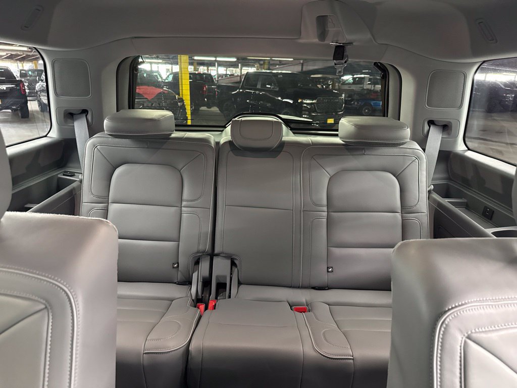 Used 2018 Lincoln Navigator Reserve w/ Technology Package AWD/4WD image 16