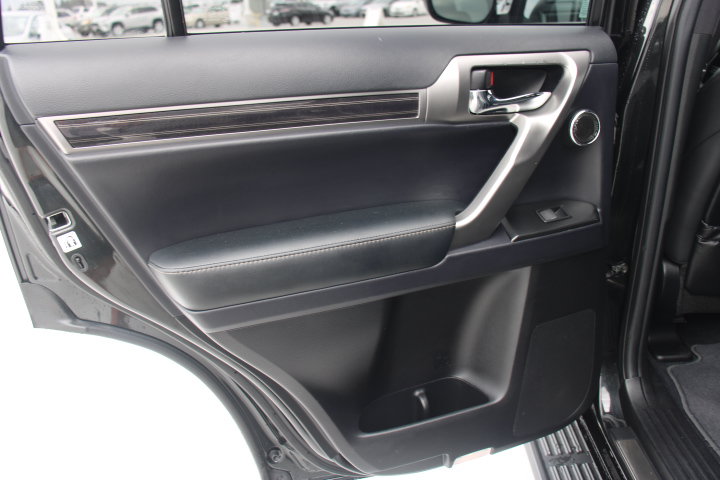 Used 2022 Lexus GX 460 Premium w/ Accessory Package AWD/4WD image 14