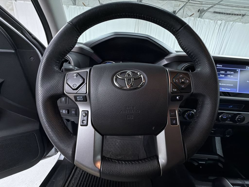 Certified 2022 Toyota Tacoma SR5 AWD/4WD image 25