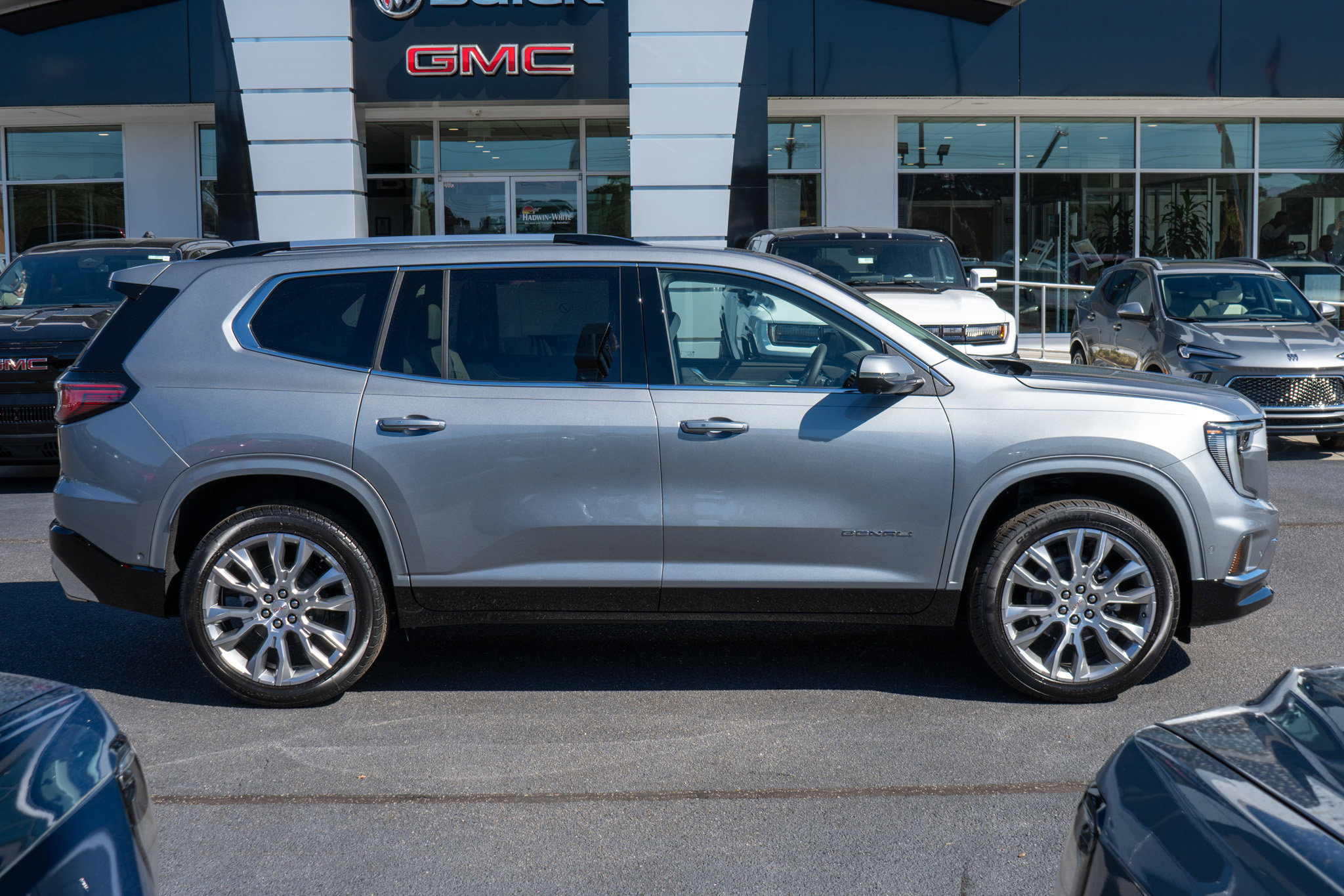 New 2026 GMC Acadia Denali w/ Super Cruise Package FWD video 2