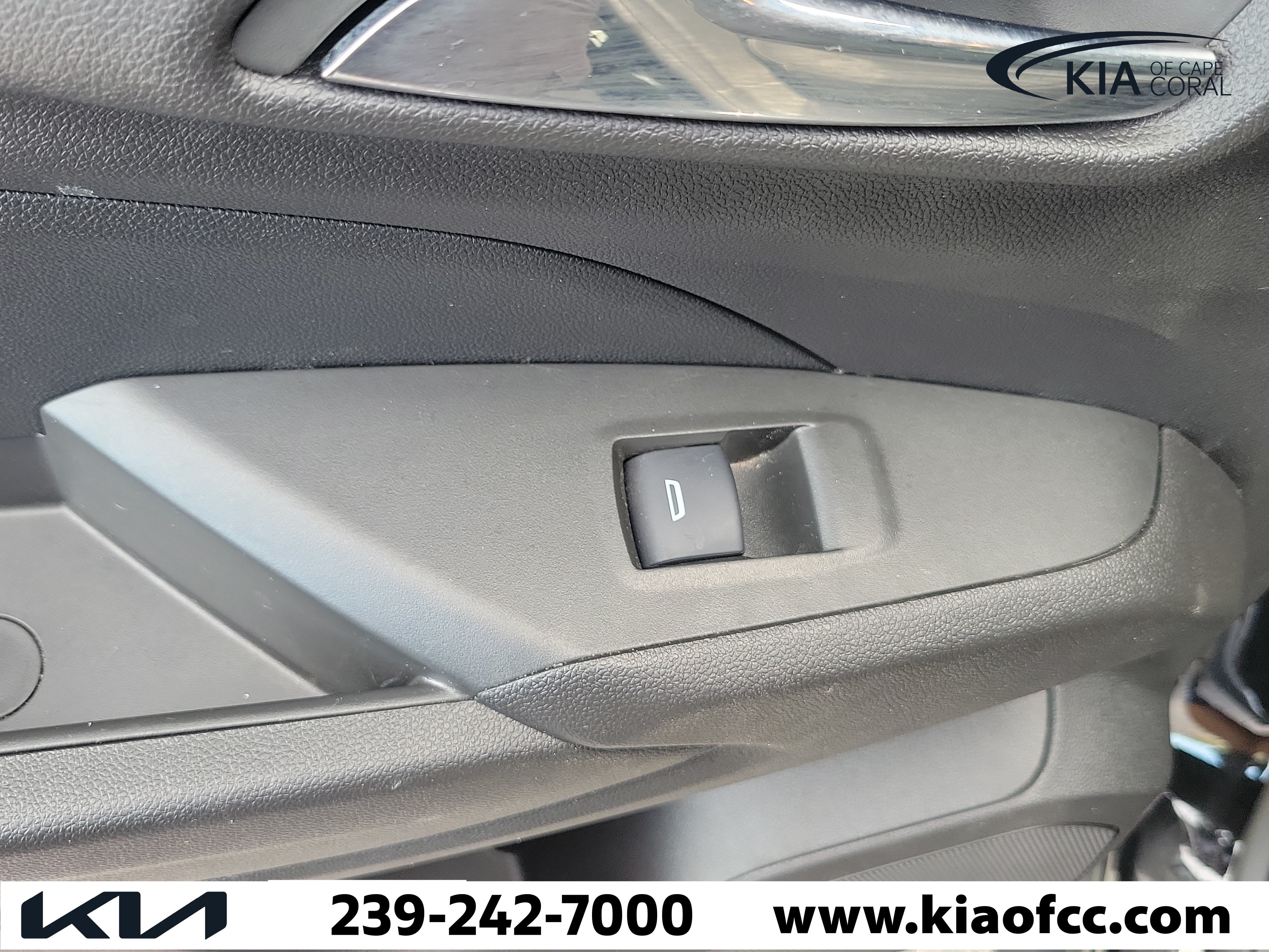 Used 2025 Chevrolet Trax LT w/ Driver Confidence Package FWD image 14