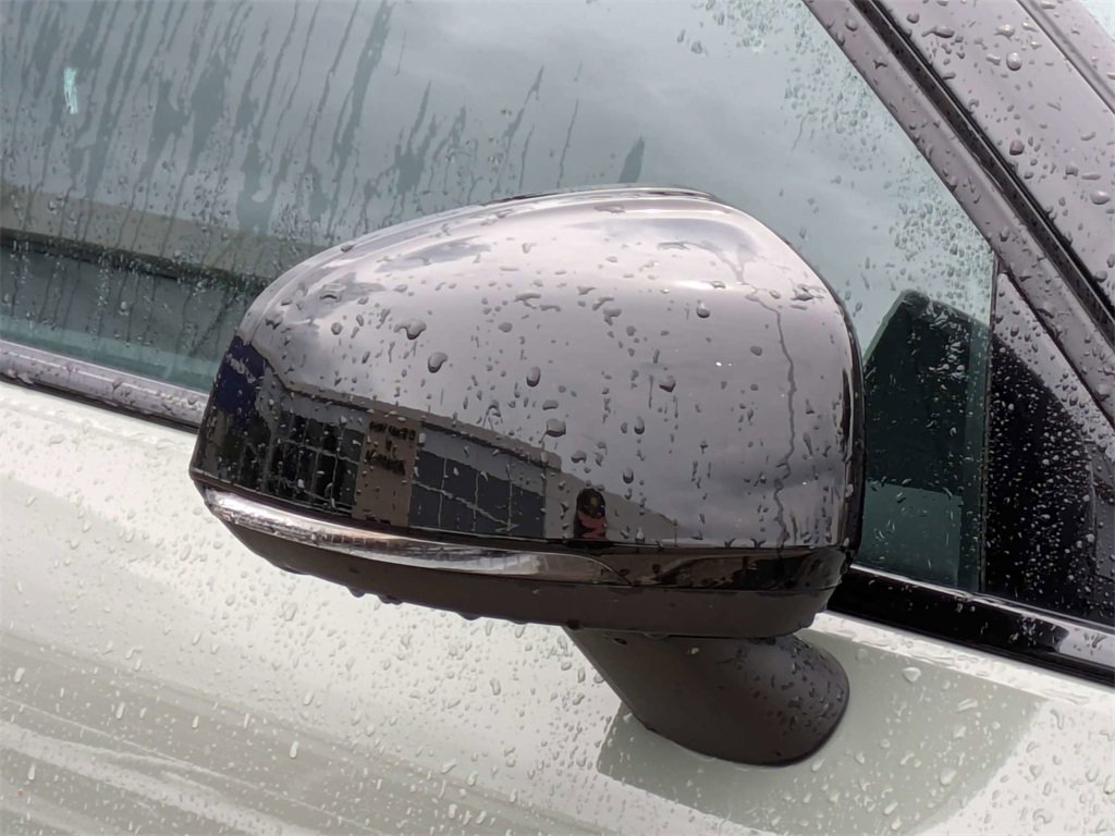 Used 2023 Volvo XC40 Recharge Core image 12