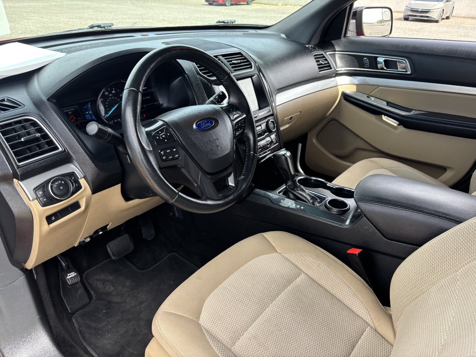 Used 2017 Ford Explorer XLT w/ Equipment Group 201A FWD image 20