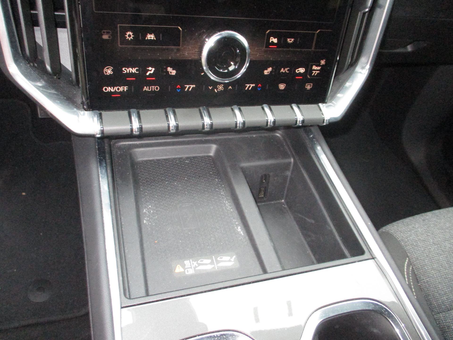 Used 2025 GMC Acadia Elevation image 17