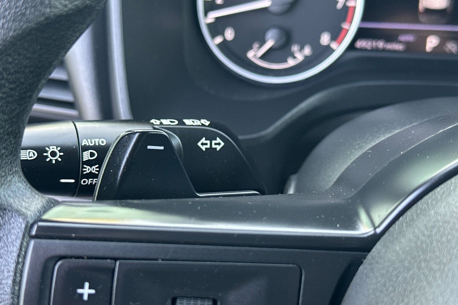 Used 2024 Nissan Rogue S image 36