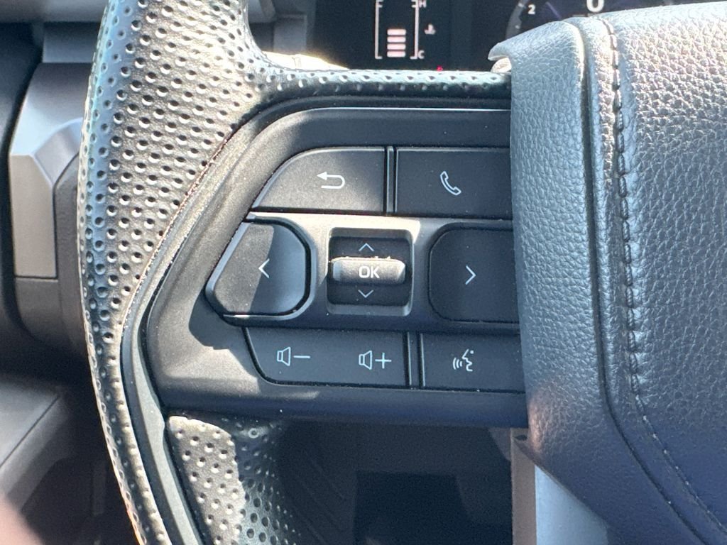 Used 2025 Toyota Tacoma SR5 AWD/4WD image 21