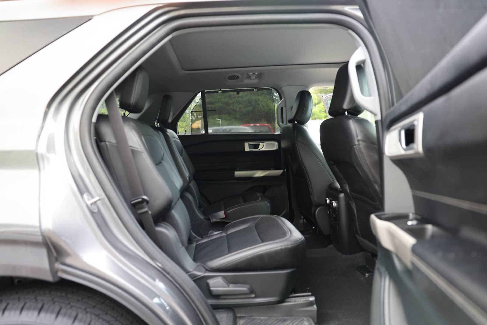 Used 2023 Ford Explorer Limited w/ Limited Technology Package AWD/4WD image 12