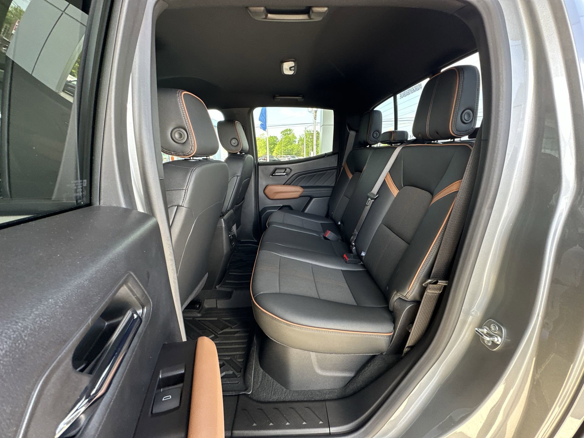 Used 2024 GMC Canyon AT4 w/ Technology Package AWD/4WD image 24