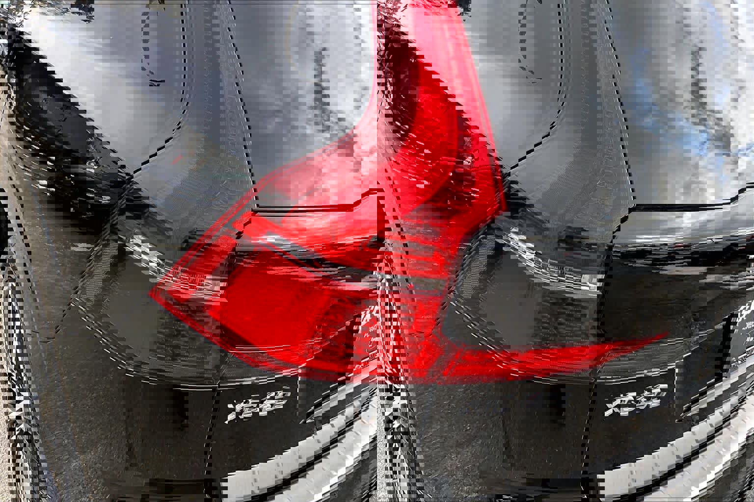 Certified 2023 Volvo XC60 B5 Plus w/ Protection Package Premier image 27