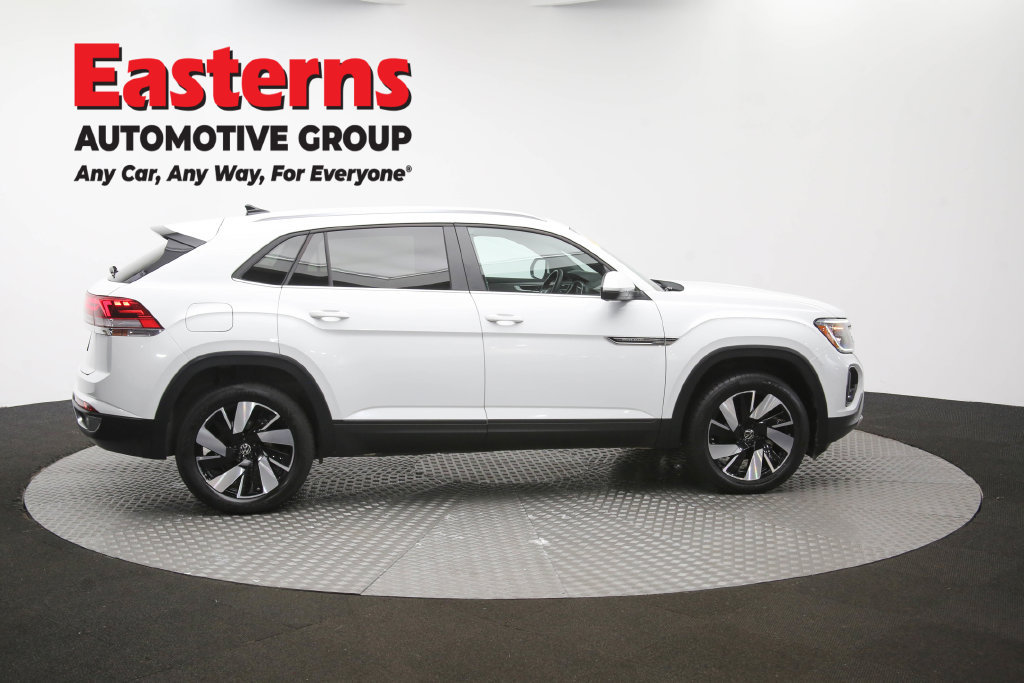 Used 2025 Volkswagen Atlas Cross Sport SE FWD image 45