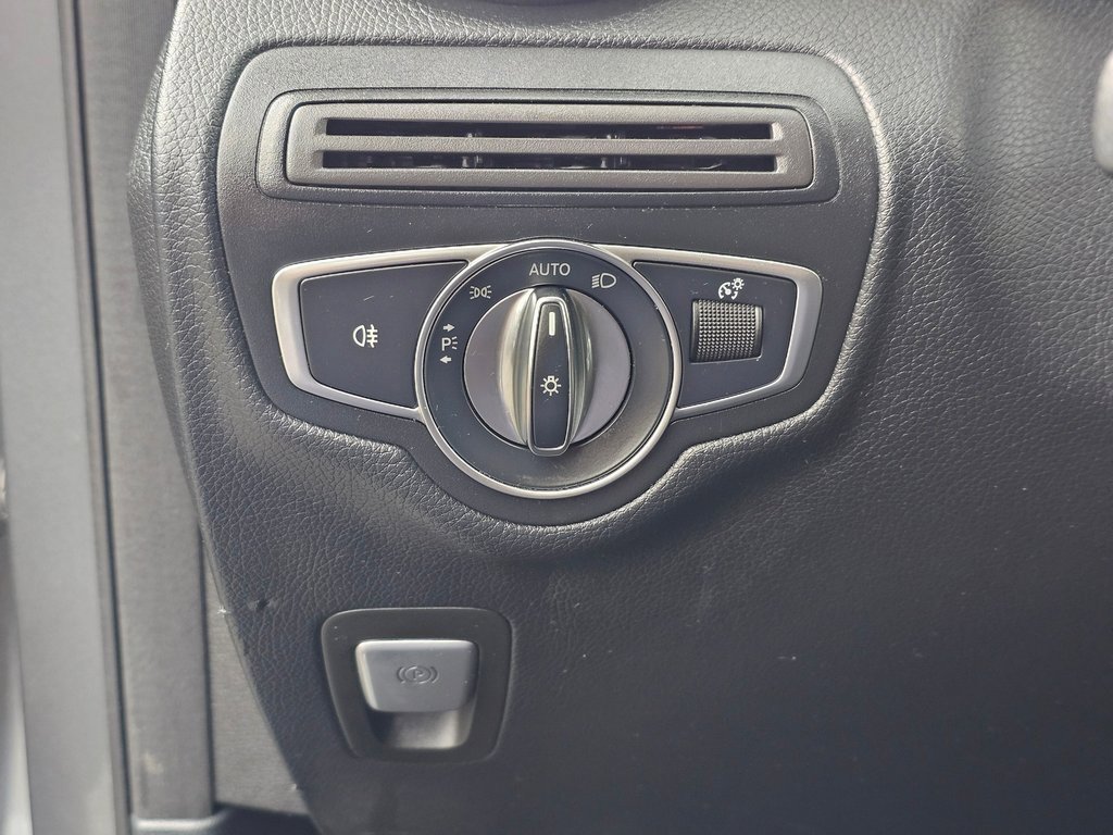 Used 2018 Mercedes-Benz GLC 300 4MATIC image 34