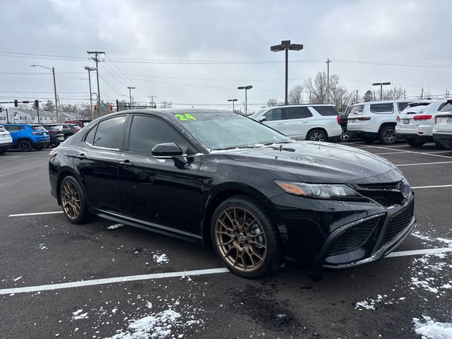 Used 2024 Toyota Camry SE image 2