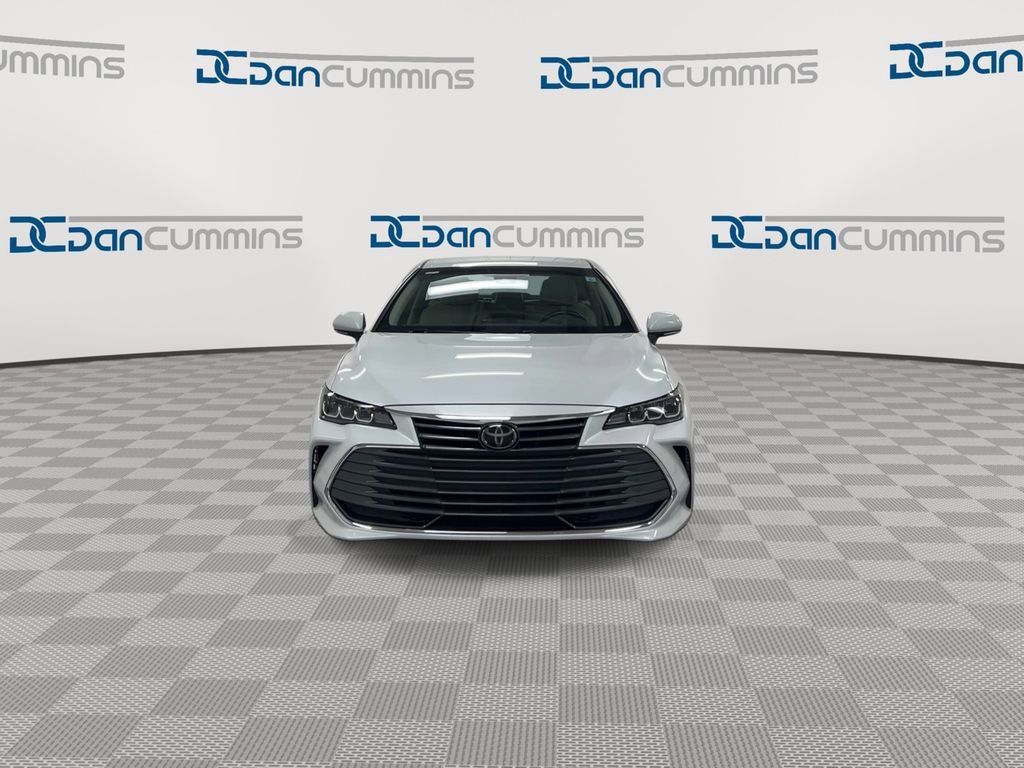 Used 2020 Toyota Avalon XLE w/ Carpet Mat Package FWD image 3
