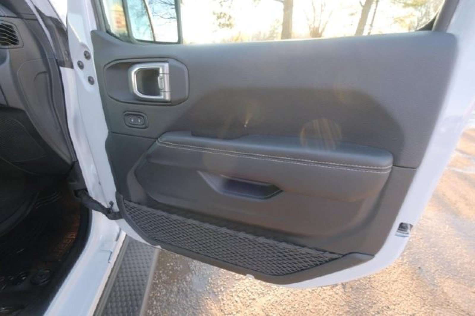 Used 2020 Jeep Wrangler Unlimited Sahara AWD/4WD image 18