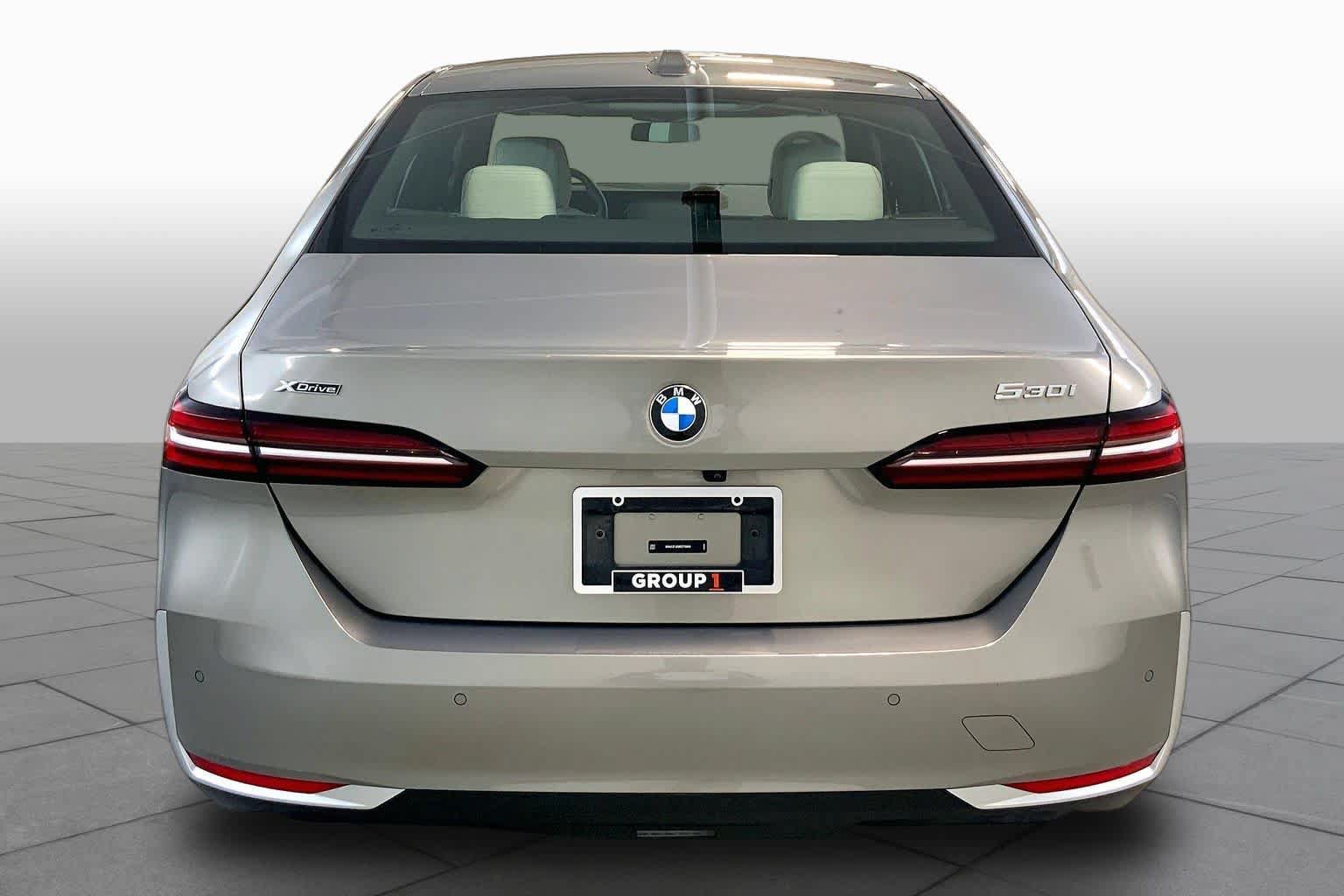Certified 2024 BMW 530i xDrive w/ Premium Package AWD/4WD image 4