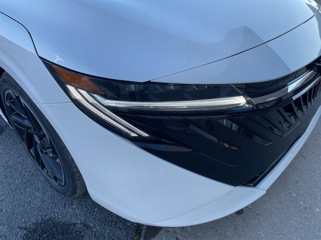 New 2026 Nissan Sentra SR w/ SR Premium Package FWD image 30