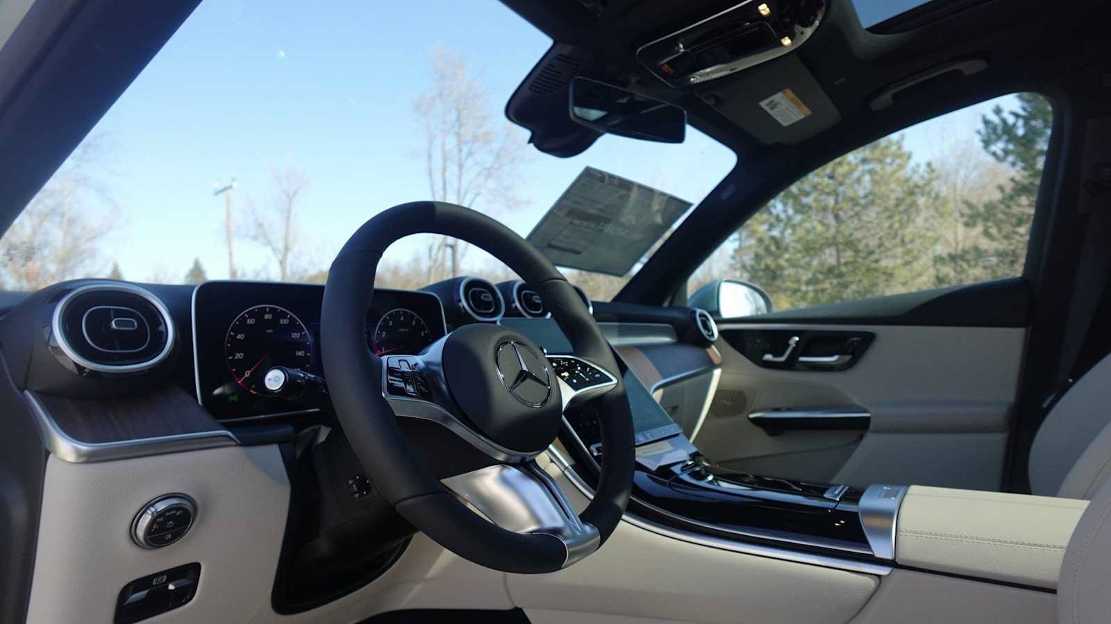 Used 2026 Mercedes-Benz GLC 300 4MATIC image 33