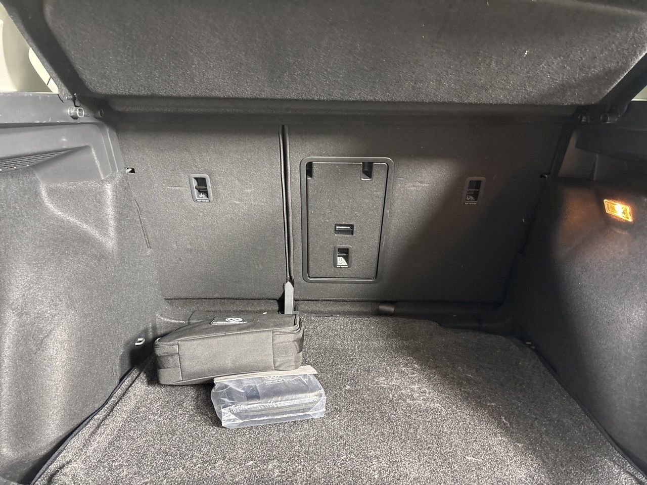 Used 2023 Volkswagen Taos SE w/ Panoramic Sunroof Package image 22