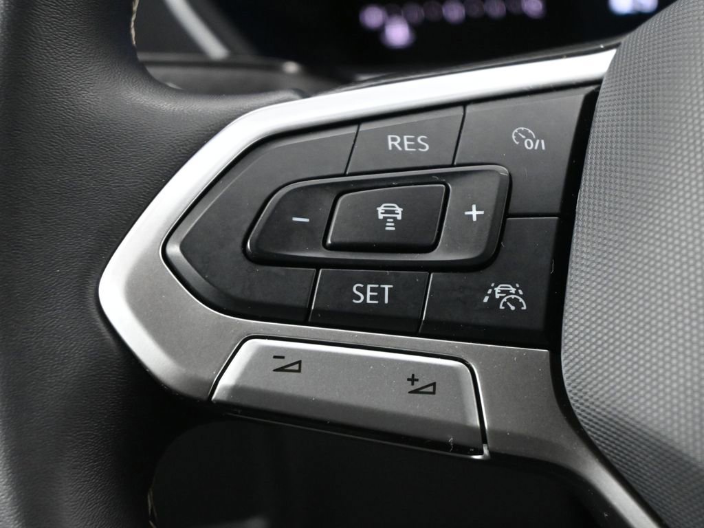 Used 2024 Volkswagen Tiguan SE image 6