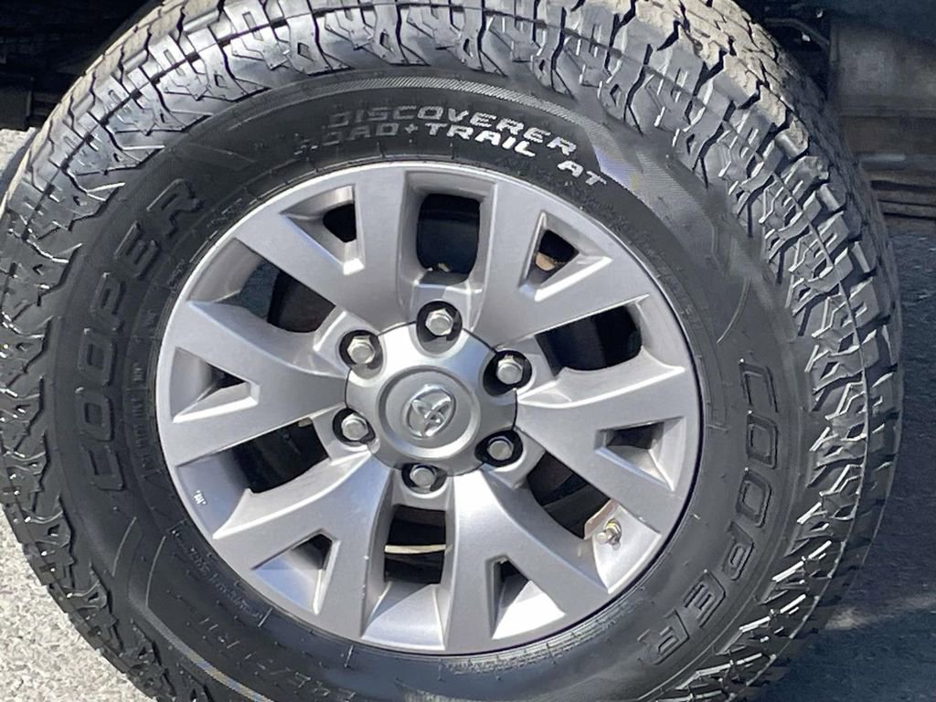Used 2017 Toyota Tacoma SR5 w/ Tow Package image 12