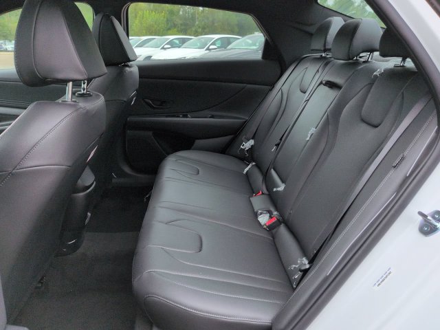 New 2026 Hyundai Elantra SEL Sport FWD image 11