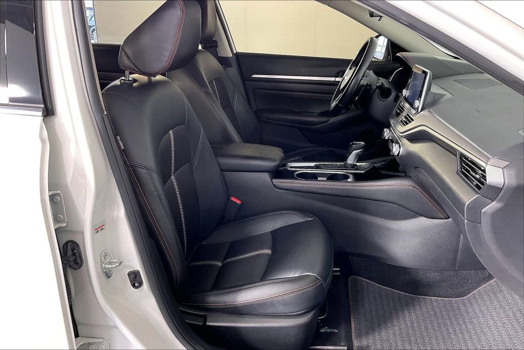Used 2023 Nissan Altima 2.5 SR FWD image 9