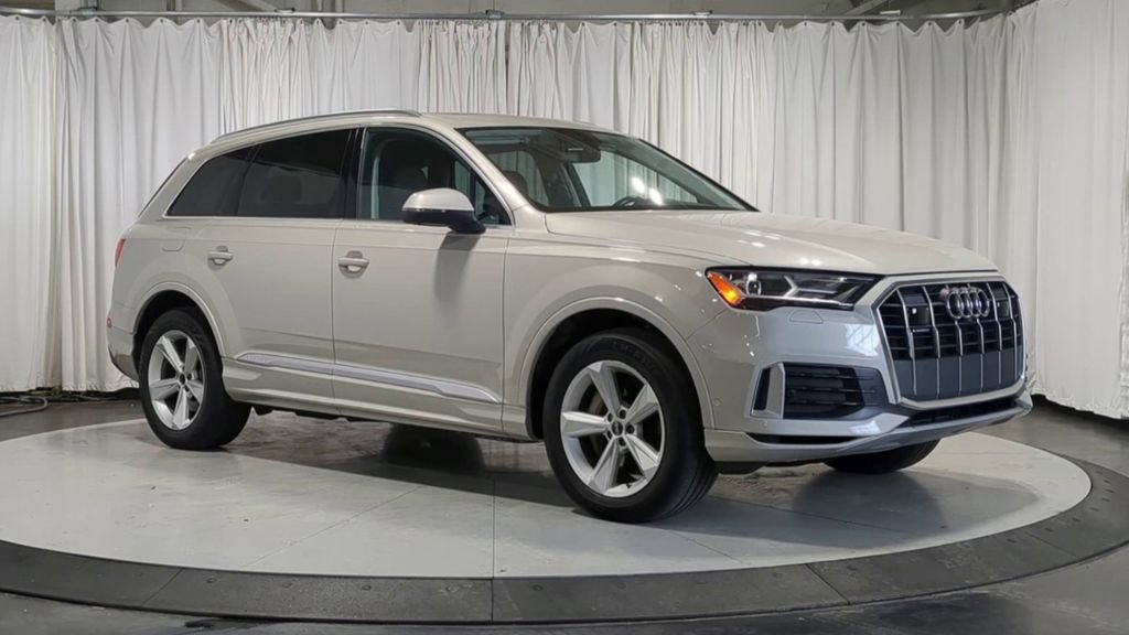 Used 2022 Audi Q7 2.0T Premium Plus w/ Premium Plus Package AWD/4WD image 3