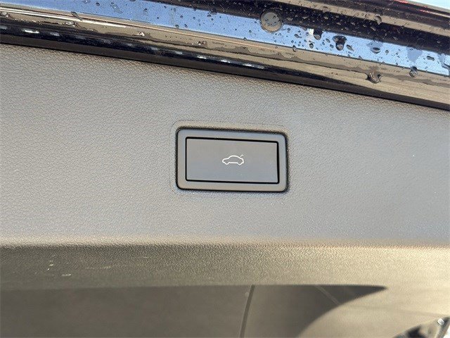 Certified 2024 Volkswagen Tiguan Wolfsburg Edition image 31