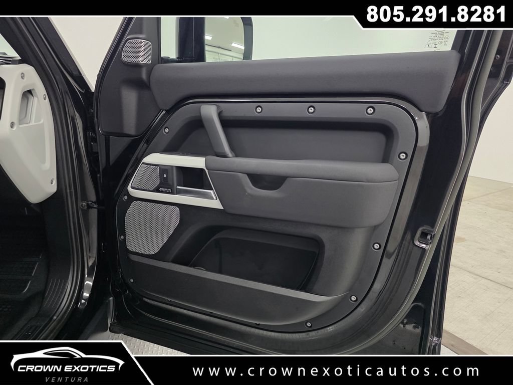 Used 2023 Land Rover Defender 130 SE AWD/4WD image 10