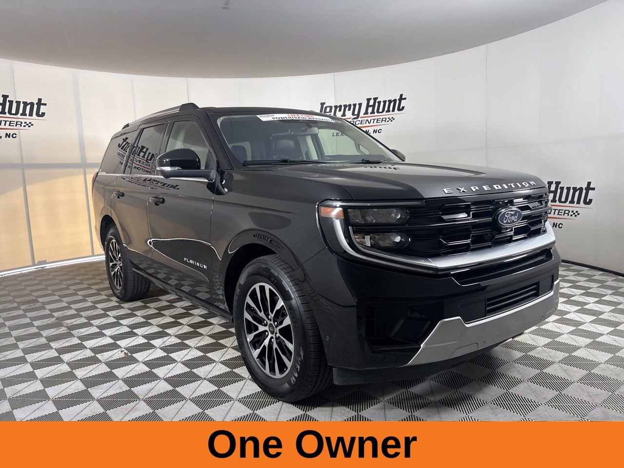Used 2025 Ford Expedition Platinum image 4