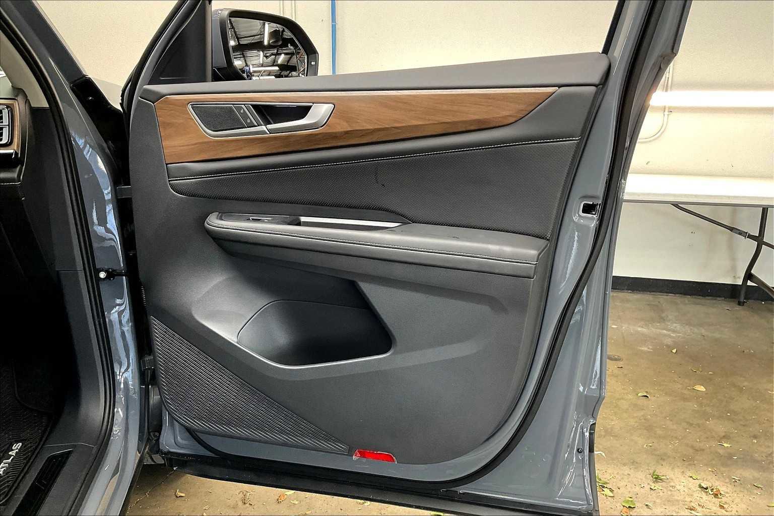 New 2025 Volkswagen Atlas SE image 29