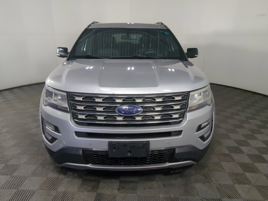 Used 2017 Ford Explorer XLT w/ Equipment Group 202A image 11