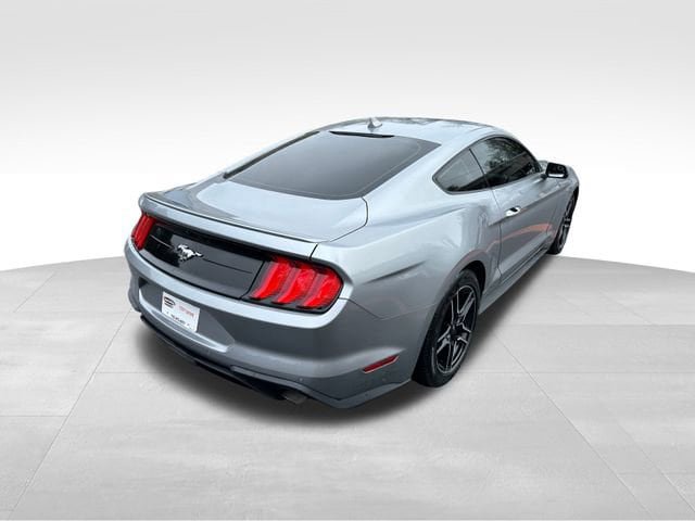 Used 2022 Ford Mustang Premium RWD image 5