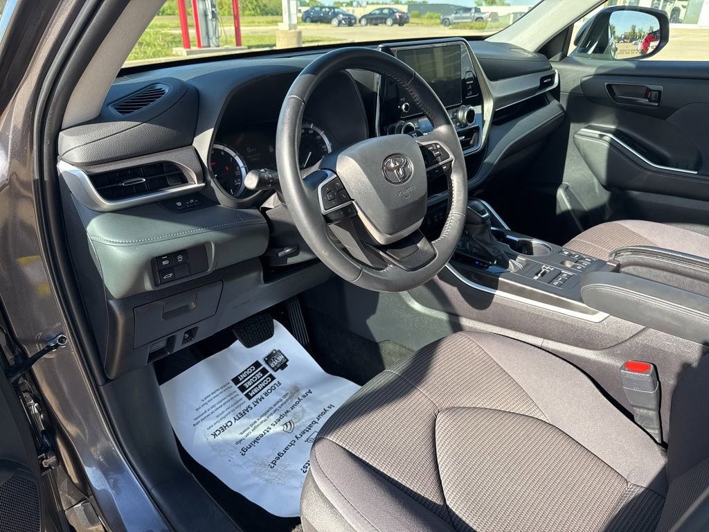 Certified 2024 Toyota Highlander LE AWD/4WD image 8
