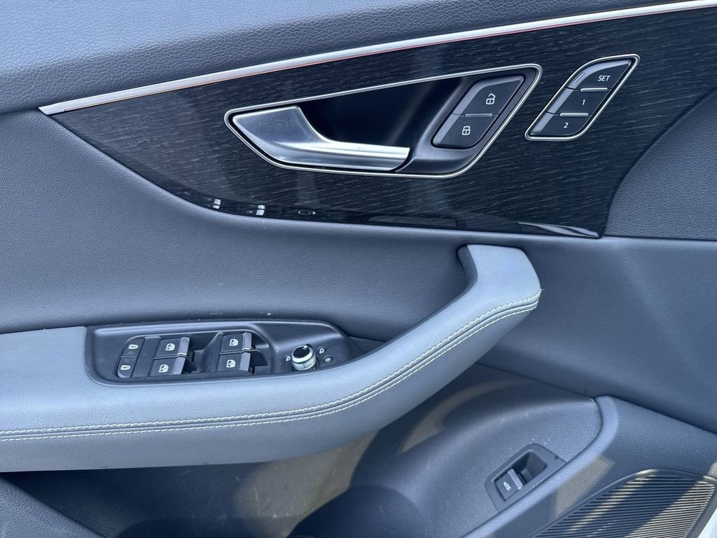 Used 2025 Audi Q7 3.0T Premium Plus image 17