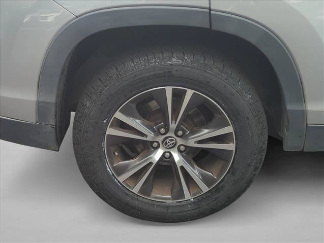 Used 2019 Toyota Highlander LE FWD image 28