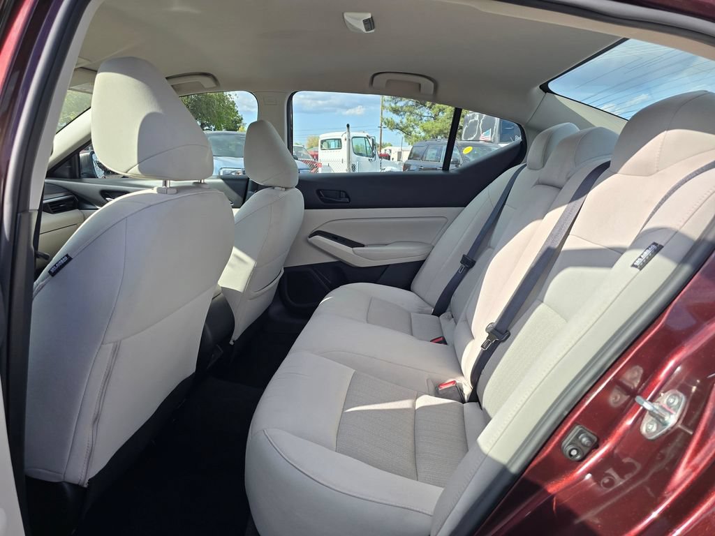 Used 2024 Nissan Altima 2.5 SV FWD image 14