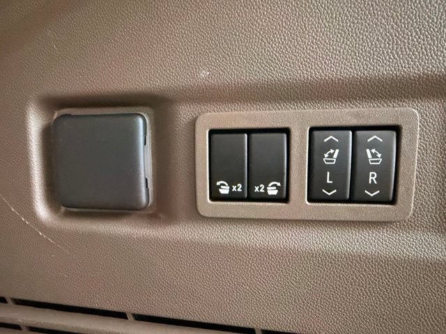 Used 2021 GMC Yukon Denali w/ Denali Premium Package AWD/4WD image 12