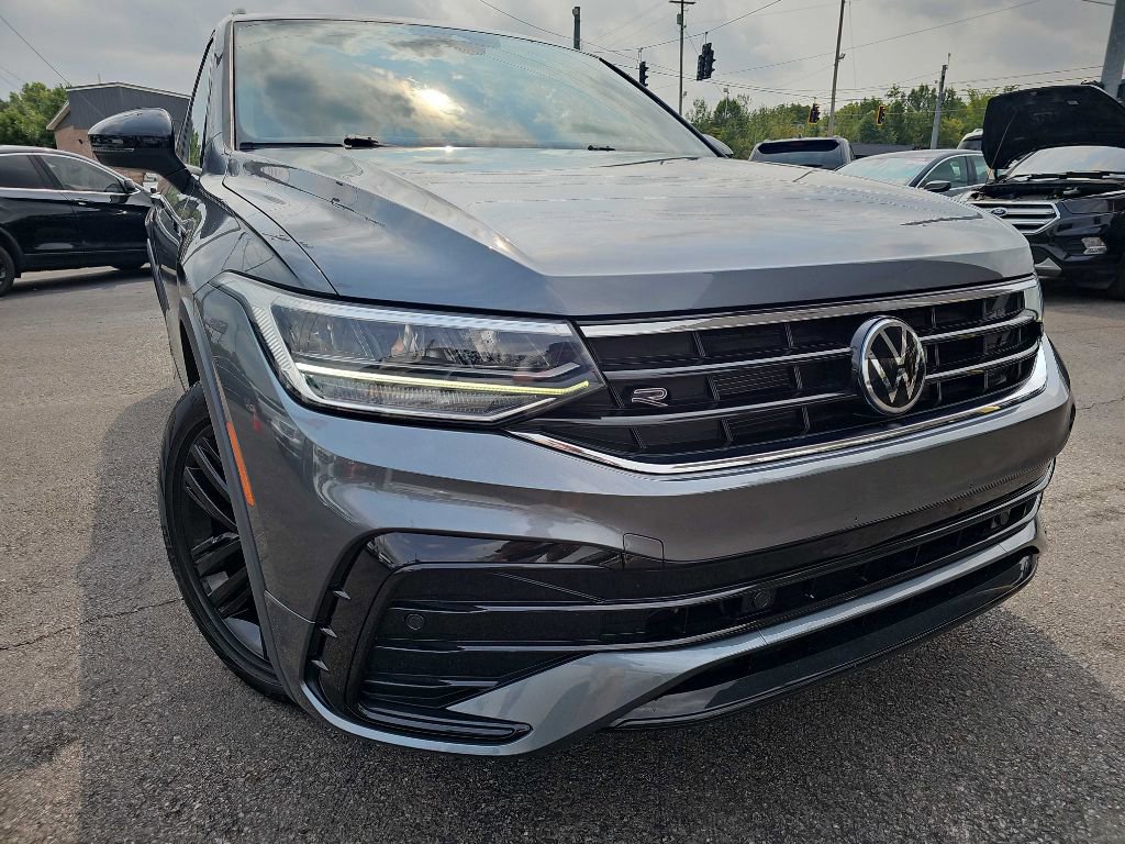 Used 2022 Volkswagen Tiguan SE R-Line image 2