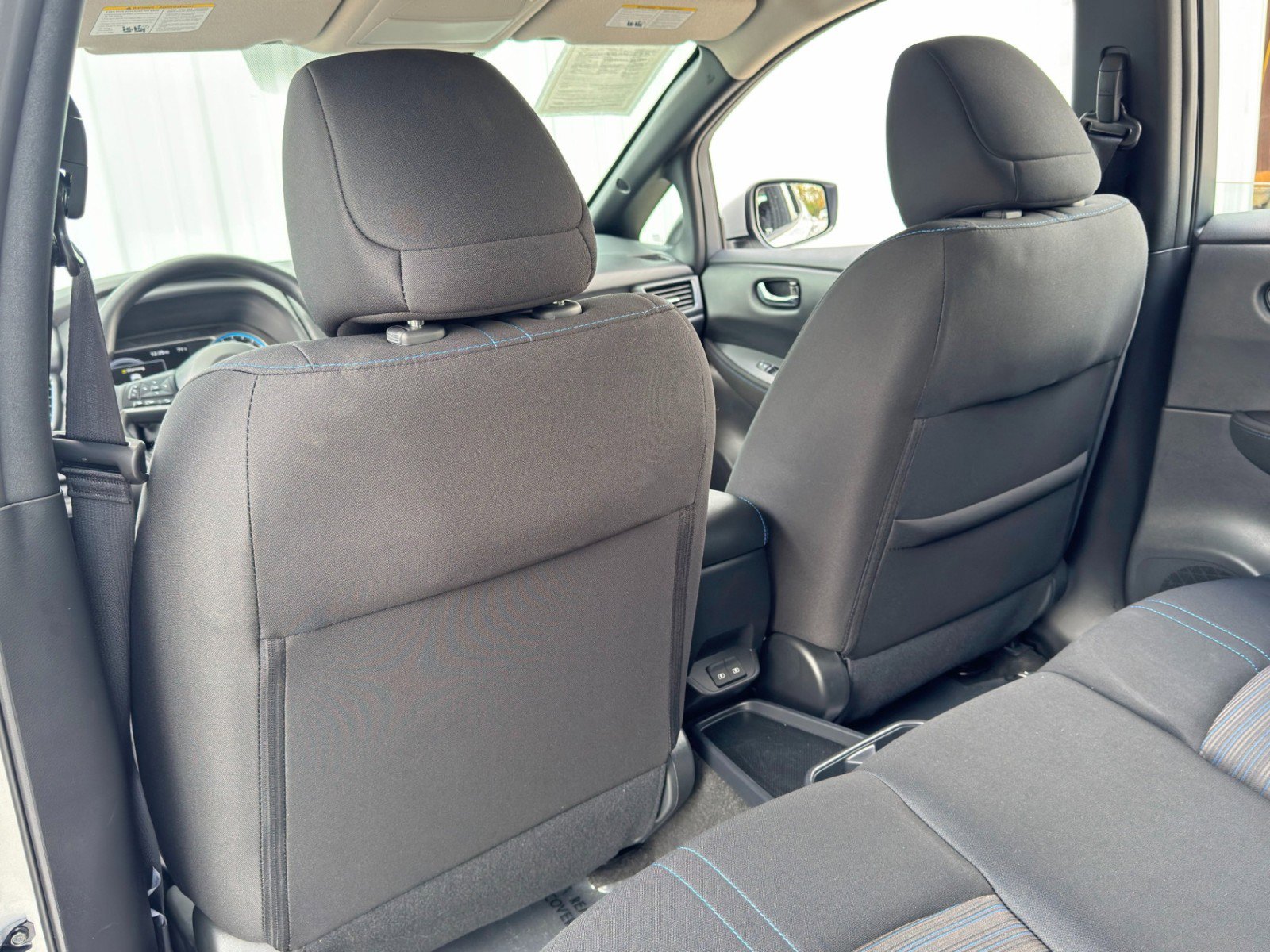 Used 2025 Nissan Leaf S image 29