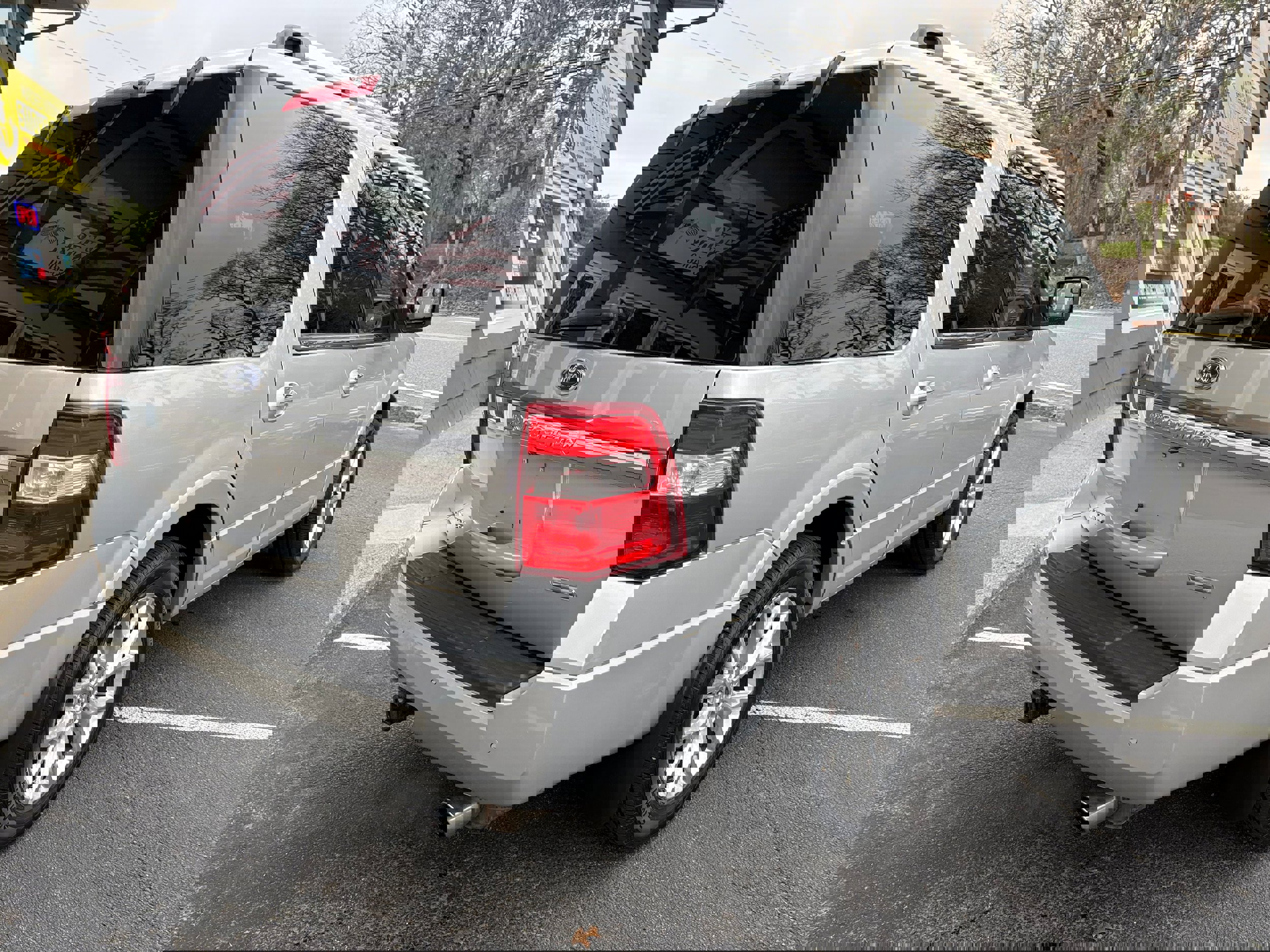 Used 2016 Ford Expedition Limited image 7