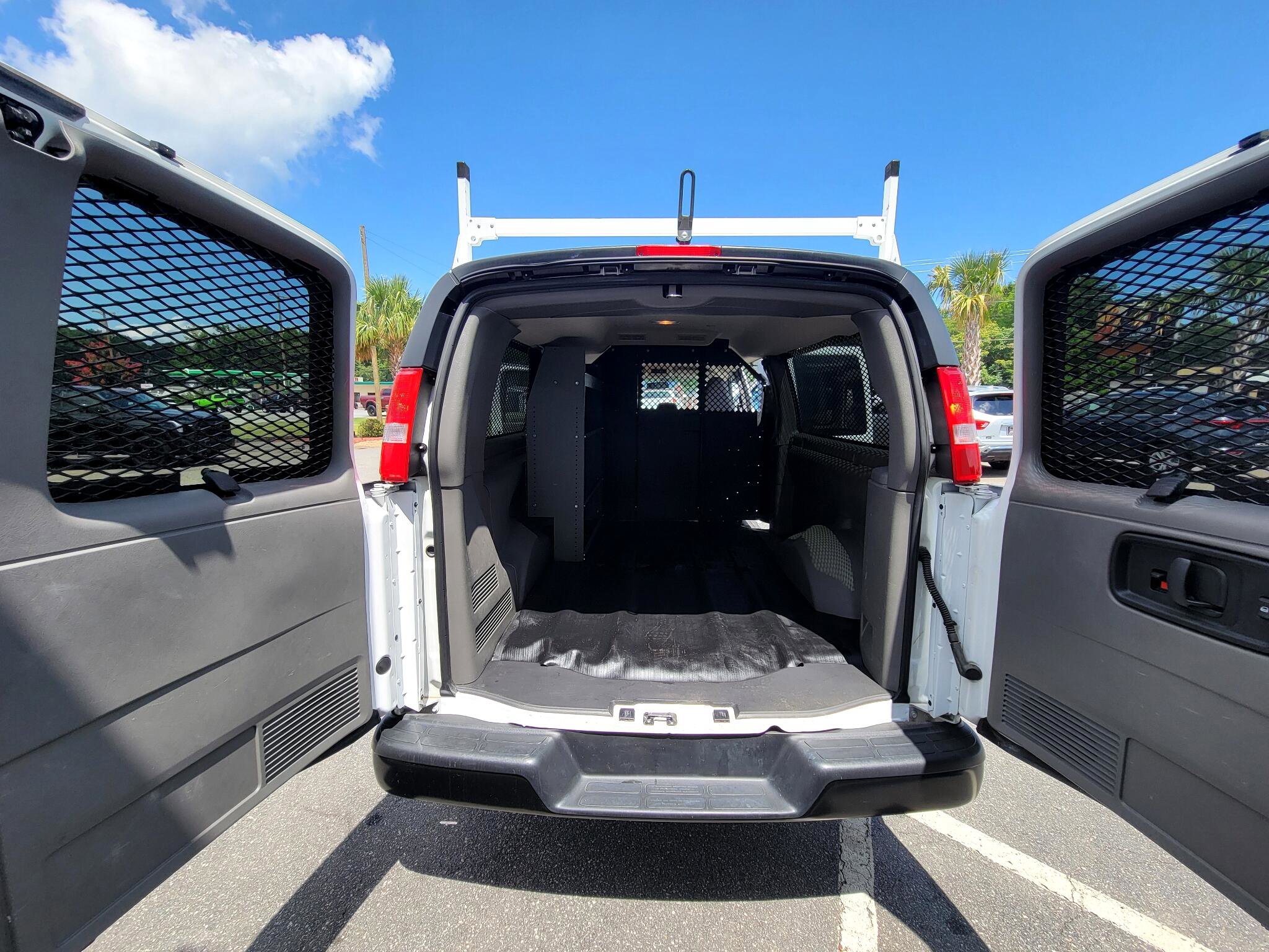 Used 2023 Chevrolet Express 3500 LS image 26