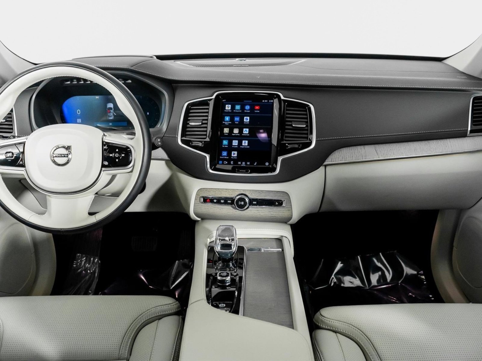 Used 2025 Volvo XC90 B6 Ultra w/ Protection Package Premier image 54