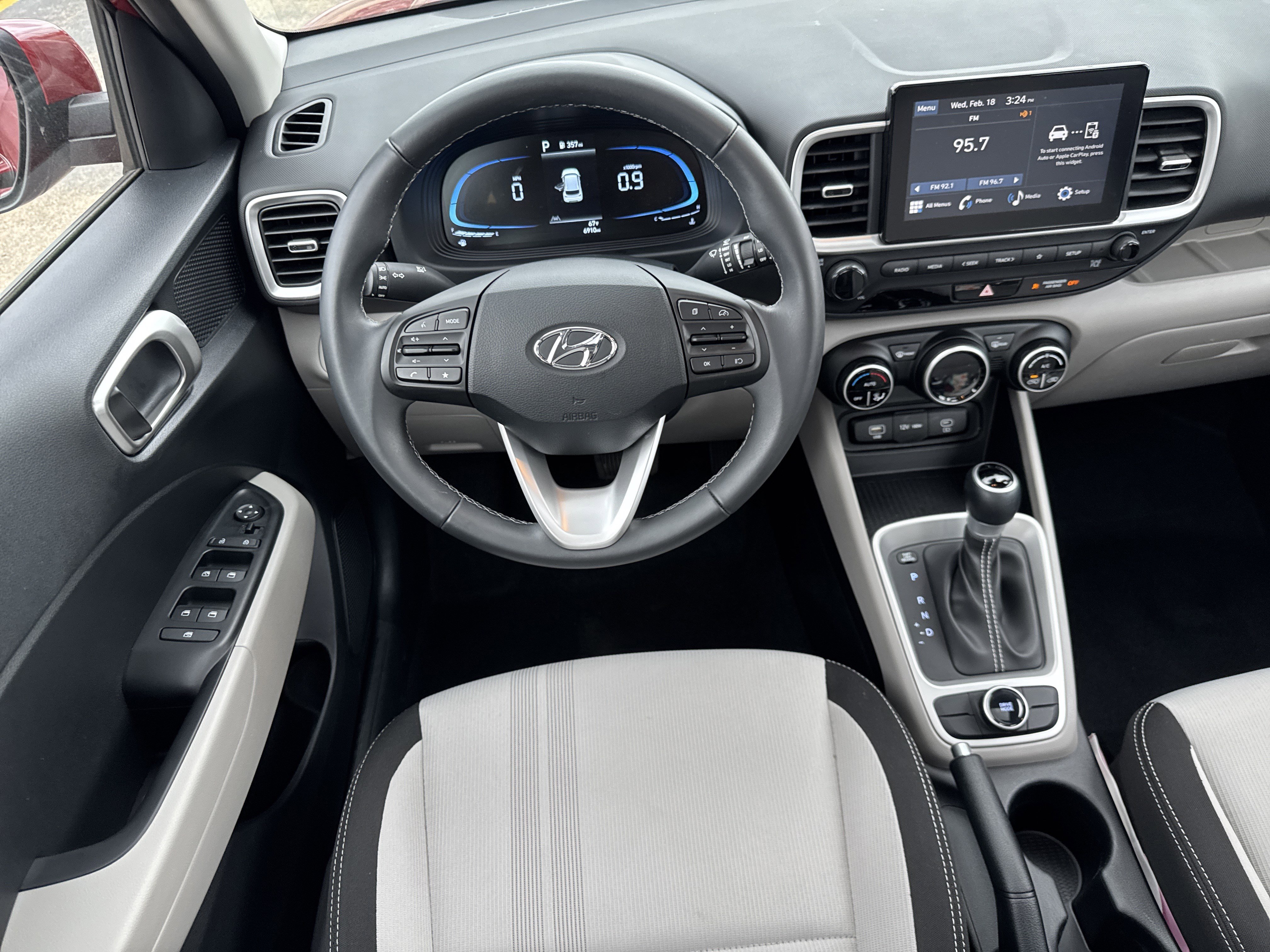 Certified 2025 Hyundai Venue SEL image 7